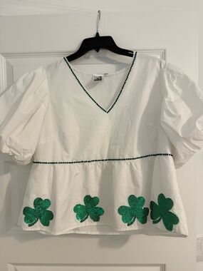QOS: Women’s White V-Neck Peasant/peplum top with Green Sequin Clover Accents